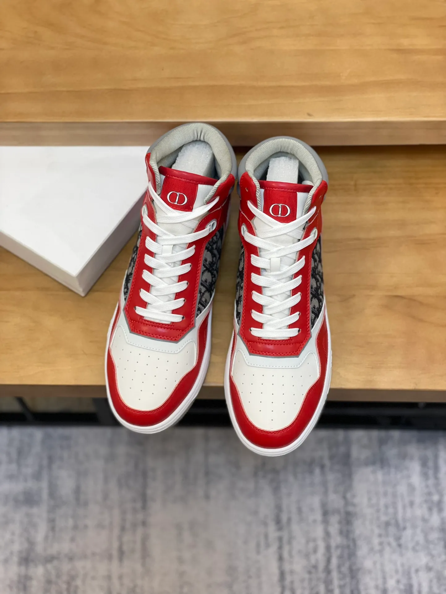 Men's shoes: 💰P460¥ Product trademark: Dior* "Dior*" high-top casual shoes Regular size: 38-44 (can be customized to 45.46) Product materials: Upper imported cowhide stitched with original fabric, breathable lining, original outsole. Number: 1006